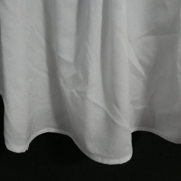 SEDUCTIONS | medium | Elegant White V-Neck Strappy Top - Picture 8 of 15